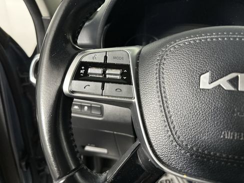 Used 2022 Kia Telluride LX FWD image 7