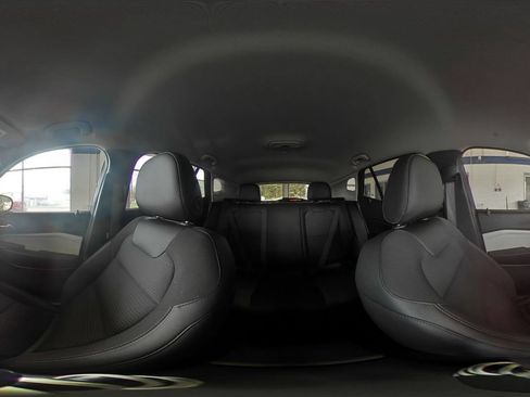 Used 2025 Chevrolet Trax LT FWD image 42