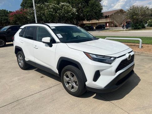 Used 2024 Toyota RAV4 XLE AWD/4WD image 18