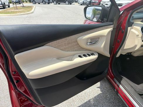Used 2022 Nissan Murano SV FWD image 13