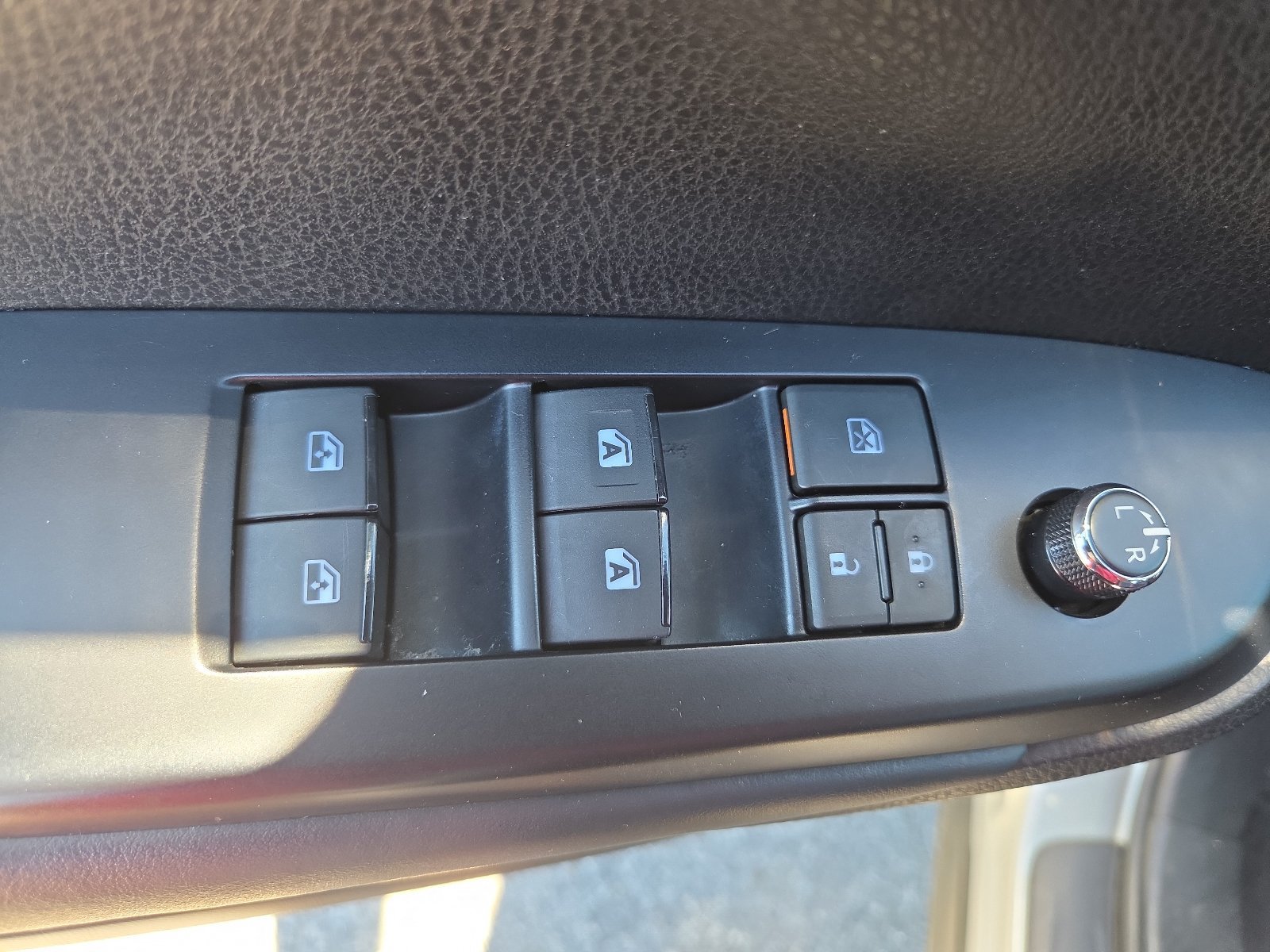 Used 2018 Toyota Highlander XLE FWD image 16