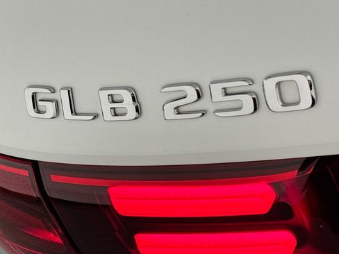 New 2026 Mercedes-Benz GLB 250 image 8