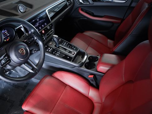 Certified 2024 Porsche Macan S AWD/4WD image 18