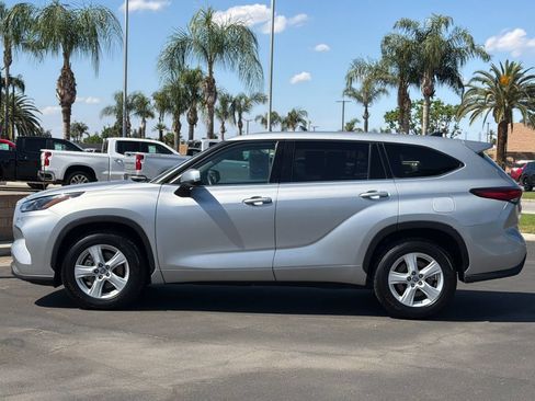 Used 2022 Toyota Highlander L FWD image 6