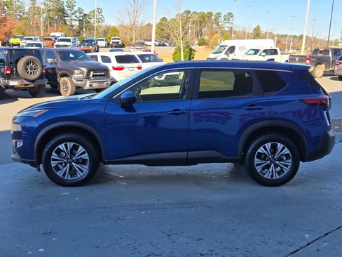 Used 2023 Nissan Rogue SV w/ SV Premium B Package image 4