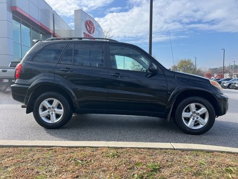 Used 2005 Toyota RAV4 4WD image 2