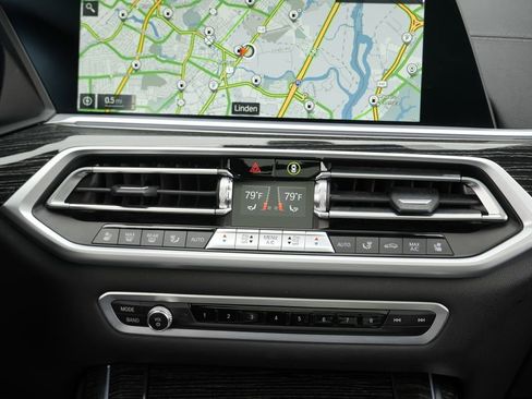 Used 2022 BMW X7 M50i w/ Dynamic Handling Package image 52