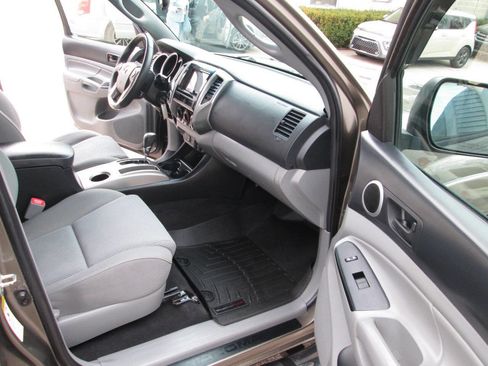 Used 2014 Toyota Tacoma TRD Sport w/ TRD Sport Package image 26