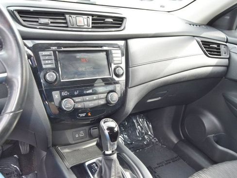 Used 2018 Nissan Rogue SV AWD/4WD image 22
