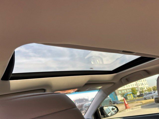 Used 2016 Toyota Avalon Limited w/ Toyota Safety Sense Package FWD image 11
