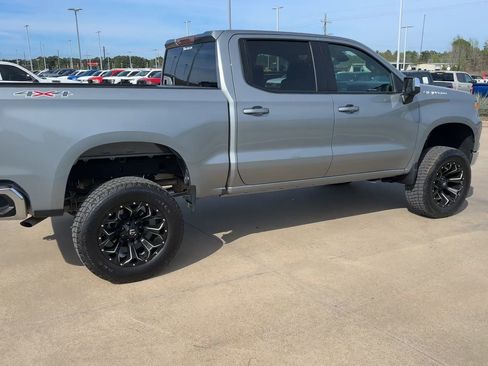 Used 2025 Chevrolet Silverado 1500 LT image 9