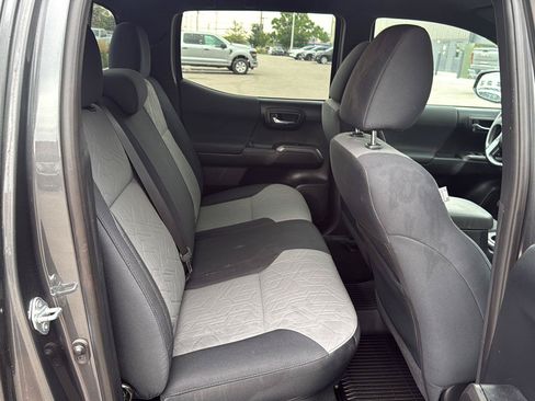 Used 2021 Toyota Tacoma TRD Sport AWD/4WD image 11
