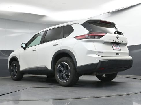 Used 2025 Nissan Rogue SV image 28