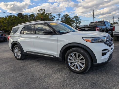 Certified 2022 Ford Explorer Limited w/ Limited Technology Package image 2