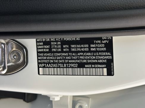 Used 2025 Porsche Macan image 26