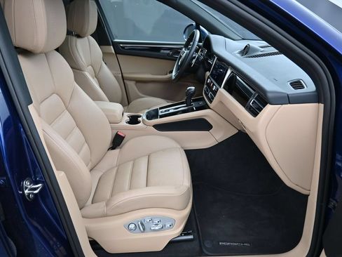 Certified 2025 Porsche Macan AWD/4WD image 28