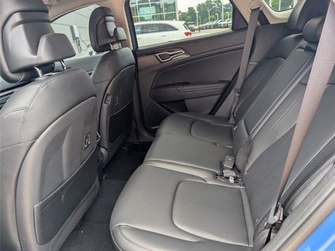 Used 2026 Kia Sportage EX FWD image 35