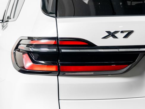 Used 2025 BMW X7 xDrive40i w/ M Sport Package image 11