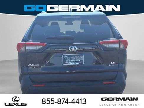 Used 2025 Toyota RAV4 LE AWD/4WD image 8