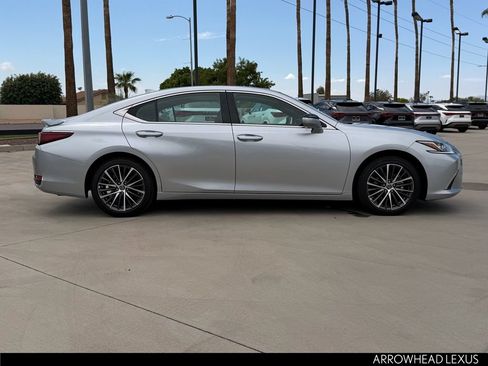 Used 2025 Lexus ES 300h w/ Premium Package FWD image 7