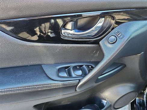 Used 2020 Nissan Rogue Sport SV image 12