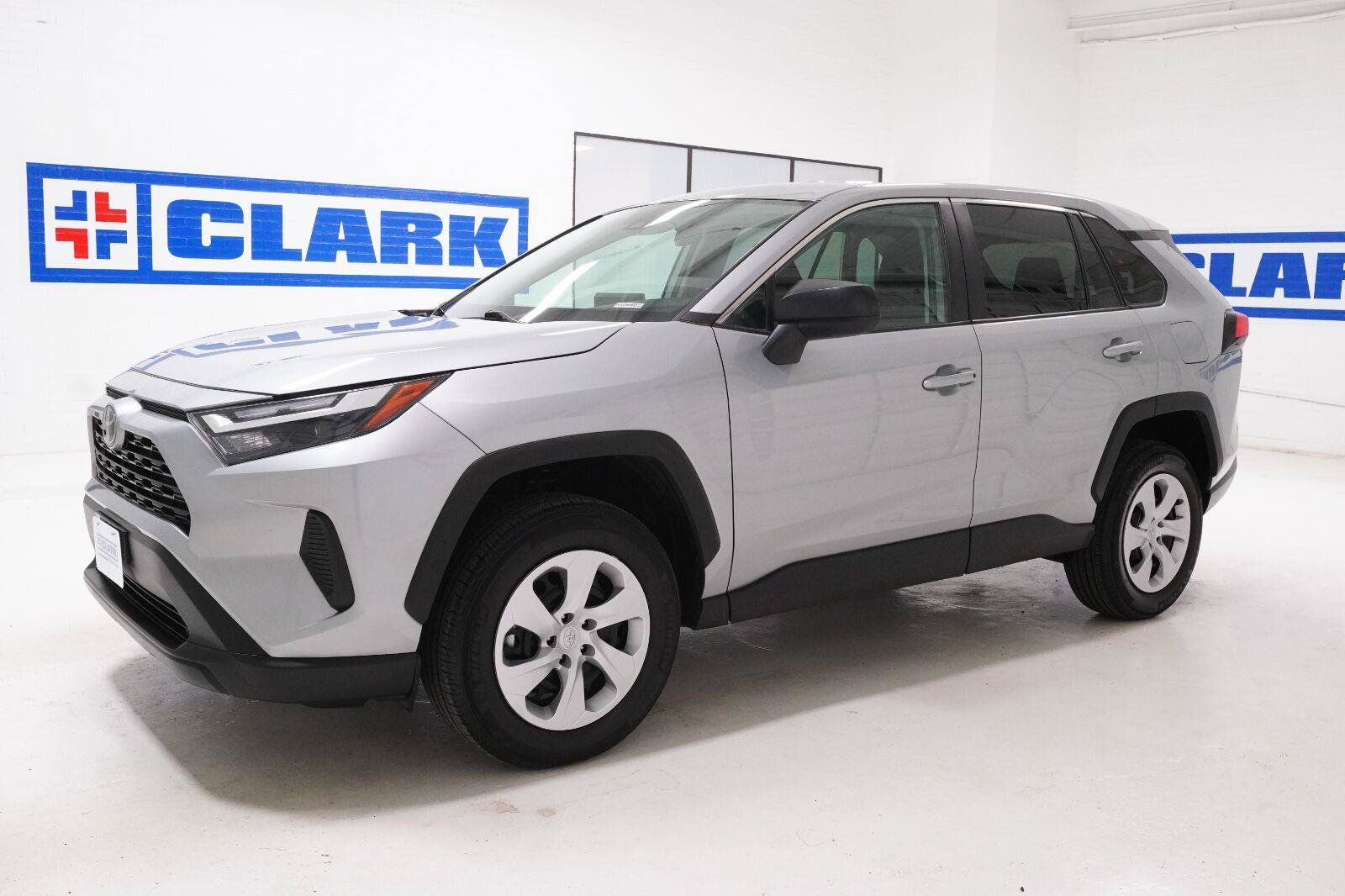 Used 2025 Toyota RAV4 LE AWD/4WD image 36