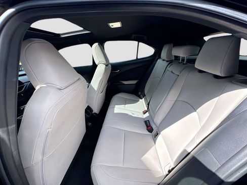 Used 2024 Lexus UX 250h FWD w/ Premium Package image 27