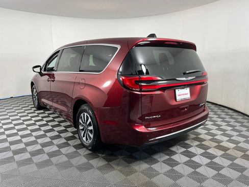 Used 2023 Chrysler Pacifica Touring-L FWD image 17