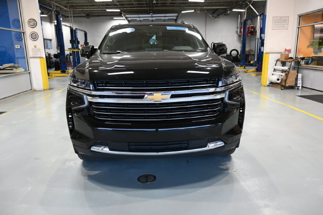 Used 2024 Chevrolet Tahoe LT w/ Luxury Package AWD/4WD image 2