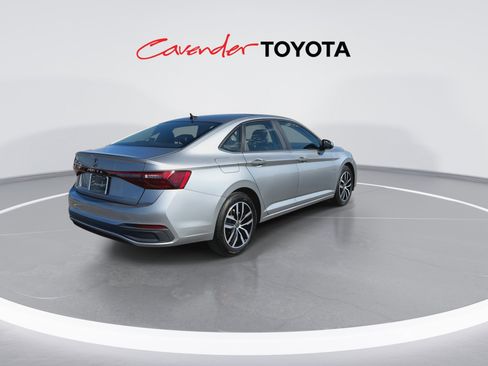 Used 2025 Volkswagen Jetta SE image 8