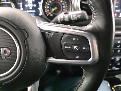 Used 2021 Jeep Wrangler Unlimited Sahara w/ Cold Weather Group AWD/4WD image 15