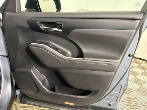 Used 2023 Toyota Highlander XLE FWD image 15