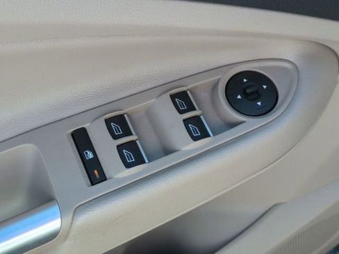 Used 2017 Ford Escape SE w/ Equipment Group 201A FWD image 13