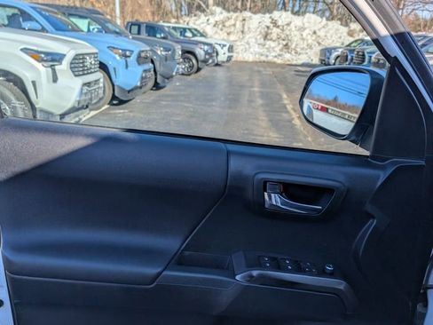 Used 2017 Toyota Tacoma TRD Off-Road w/ Tow Package image 12