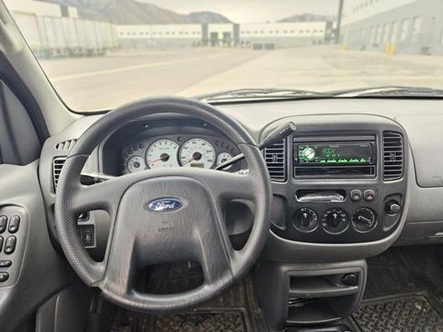 Used 2003 Ford Escape XLS image 9