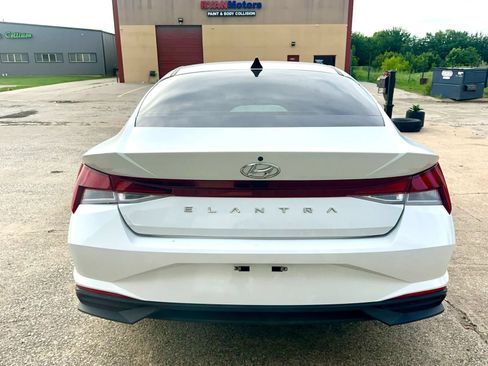 Used 2021 Hyundai Elantra SEL w/ Convenience Package FWD image 5