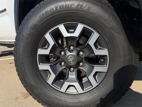 Used 2022 Toyota Tacoma TRD Off-Road image 10