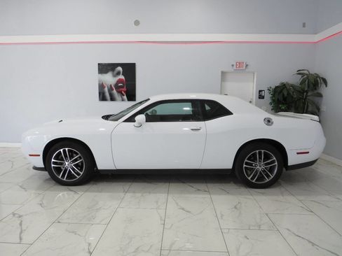Used 2019 Dodge Challenger SXT image 6