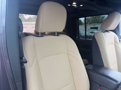 Used 2021 Jeep Gladiator Sport AWD/4WD image 32