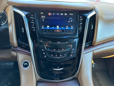 Used 2017 Cadillac Escalade ESV Platinum image 50