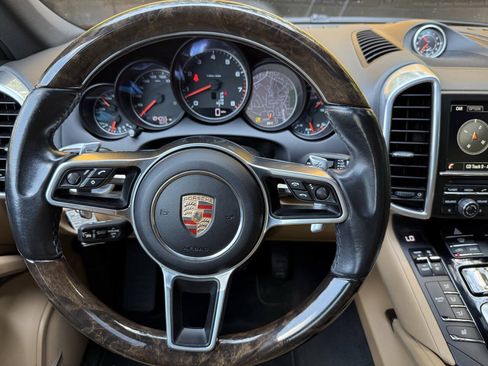 Used 2016 Porsche Cayenne AWD/4WD image 23
