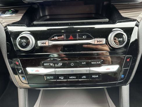 Used 2021 Ford Explorer Limited w/ Equipment Group 301A image 25