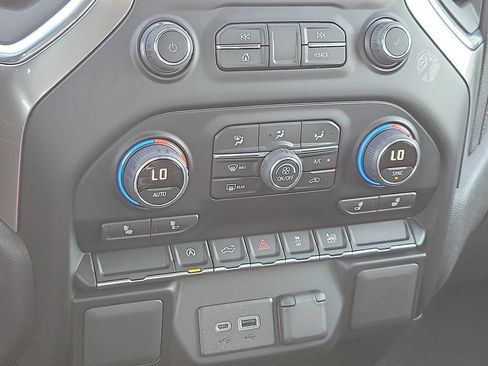 Used 2022 Chevrolet Silverado 1500 LT RWD image 17