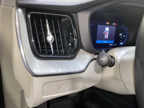 Used 2023 Volvo XC60 B6 Ultimate w/ Climate Package AWD/4WD image 24