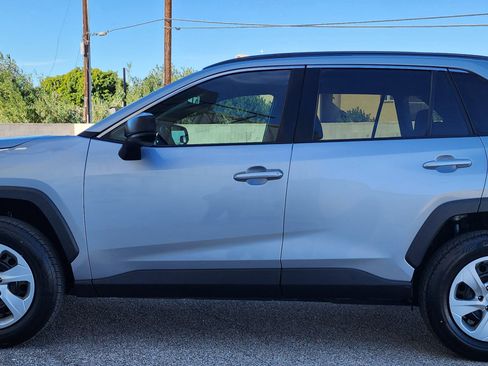 Used 2019 Toyota RAV4 LE image 5