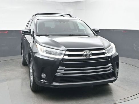 Used 2017 Toyota Highlander Limited image 2