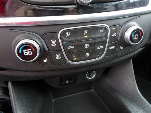 Used 2019 Chevrolet Traverse LT w/ LT Premium Package AWD/4WD image 21