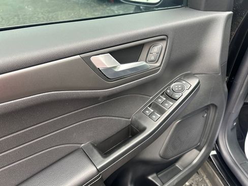 New 2025 Ford Escape SE image 12