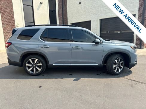 Used 2025 Honda Pilot Elite image 8