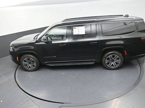 Used 2024 Jeep Wagoneer L Series II w/ Flexible Seating Group AWD/4WD image 14